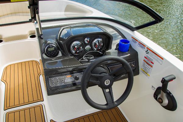 Slide: The Image of Bayliner VR6 2024 - 9