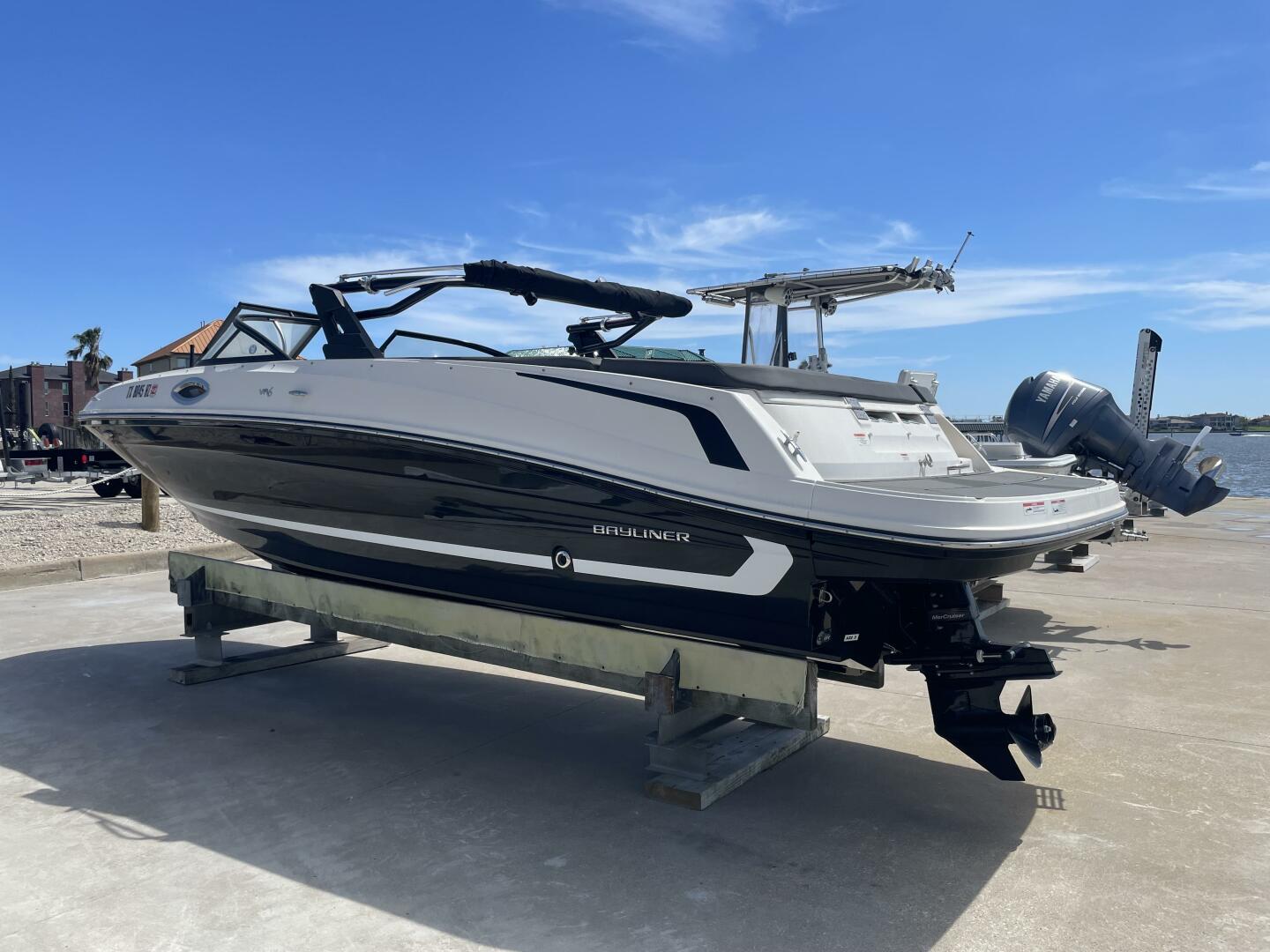 Slide: The Image of Bayliner VR6 Bowrider 2020 - 5118619