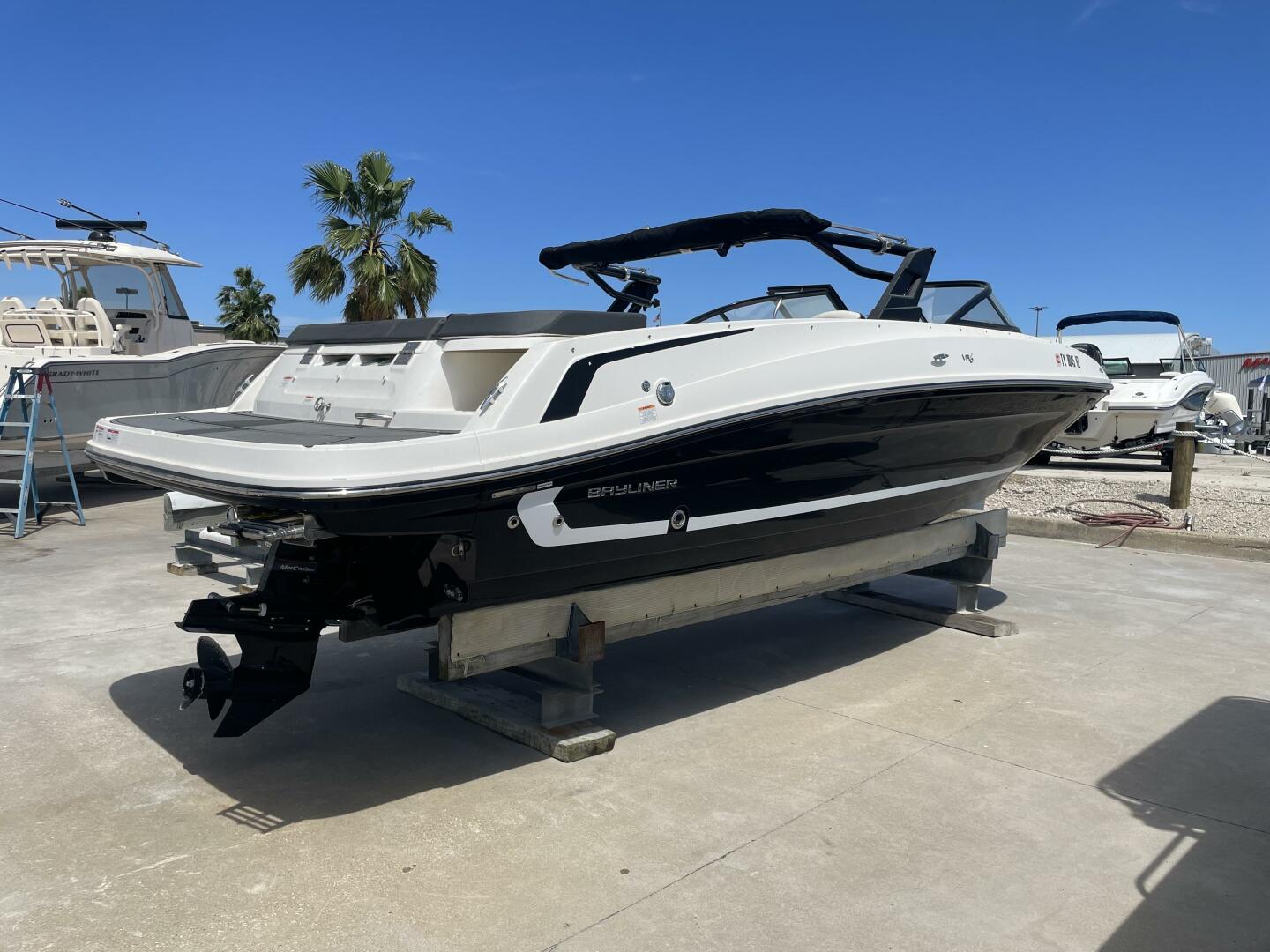 Slide: The Image of Bayliner VR6 Bowrider 2020 - 5118621