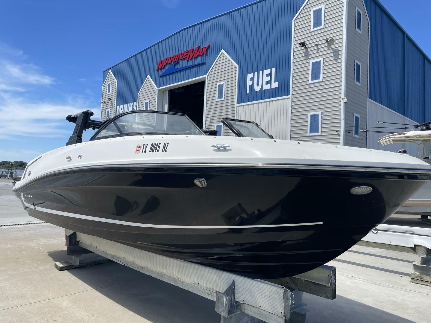 Slide: The Image of Bayliner VR6 Bowrider 2020 - 5118622