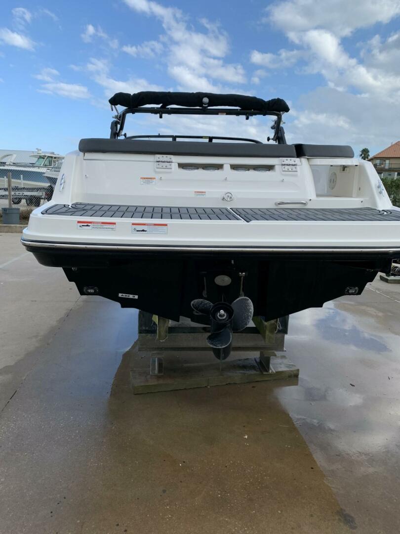 Slide: The Image of Bayliner VR6 Bowrider 2020 - 5118629