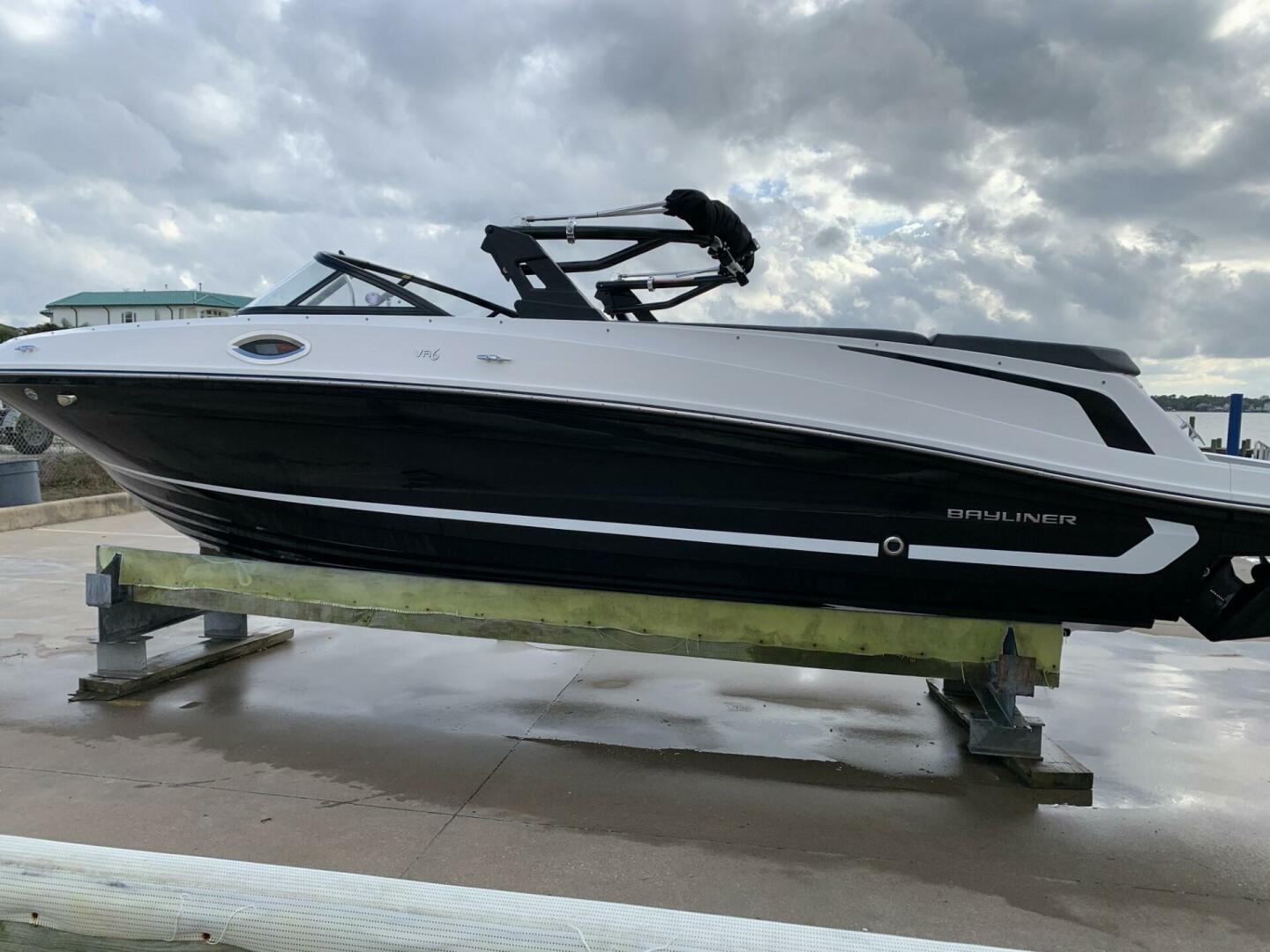 Slide: The Image of Bayliner VR6 Bowrider 2020 - 5118630