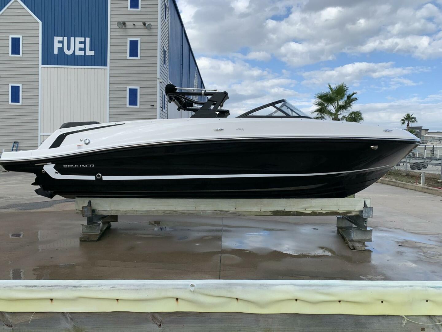 Slide: The Image of Bayliner VR6 Bowrider 2020 - 5118632