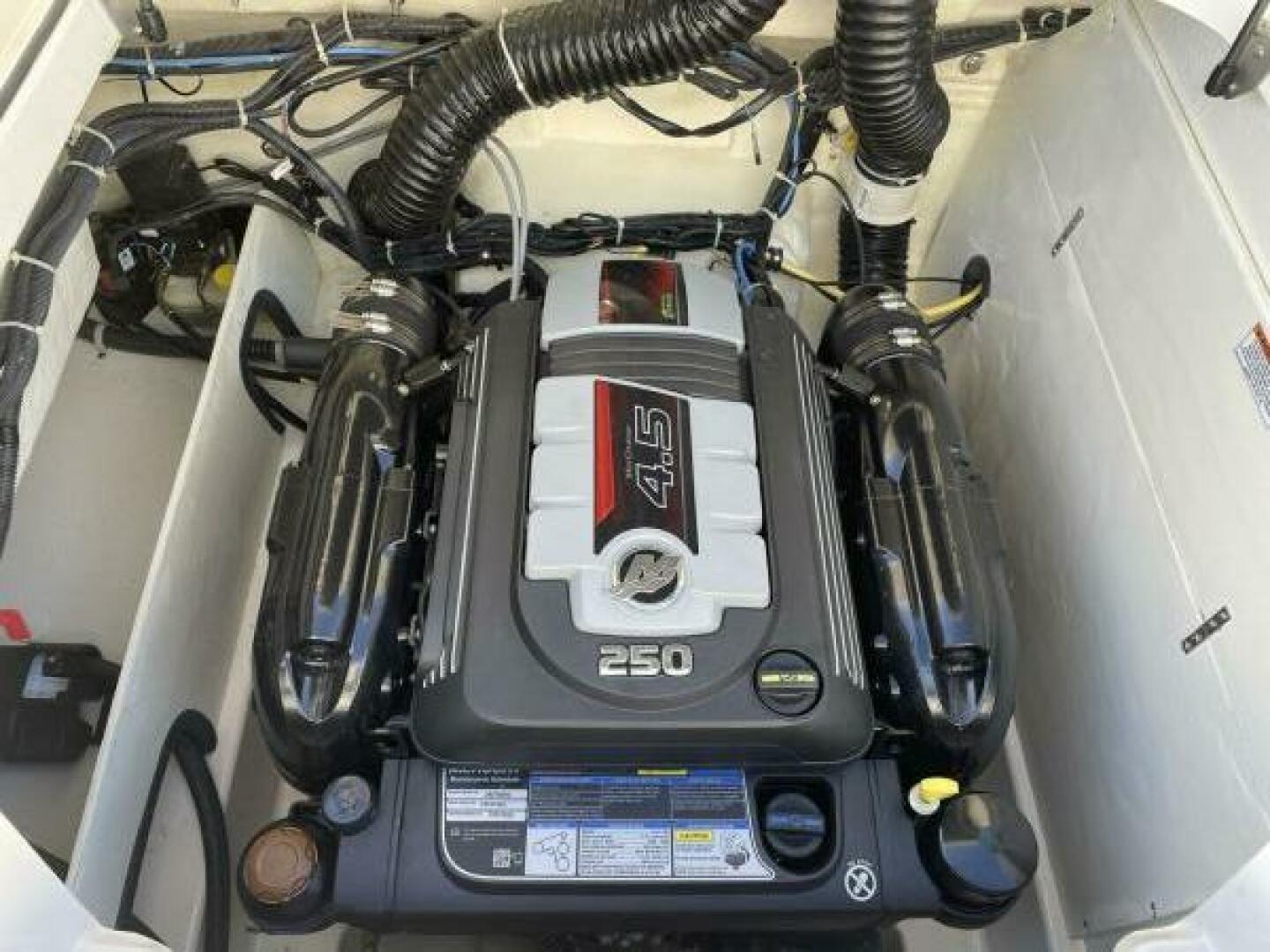 Slide: The Image of Bayliner VR6 Bowrider 2020 - 5118634