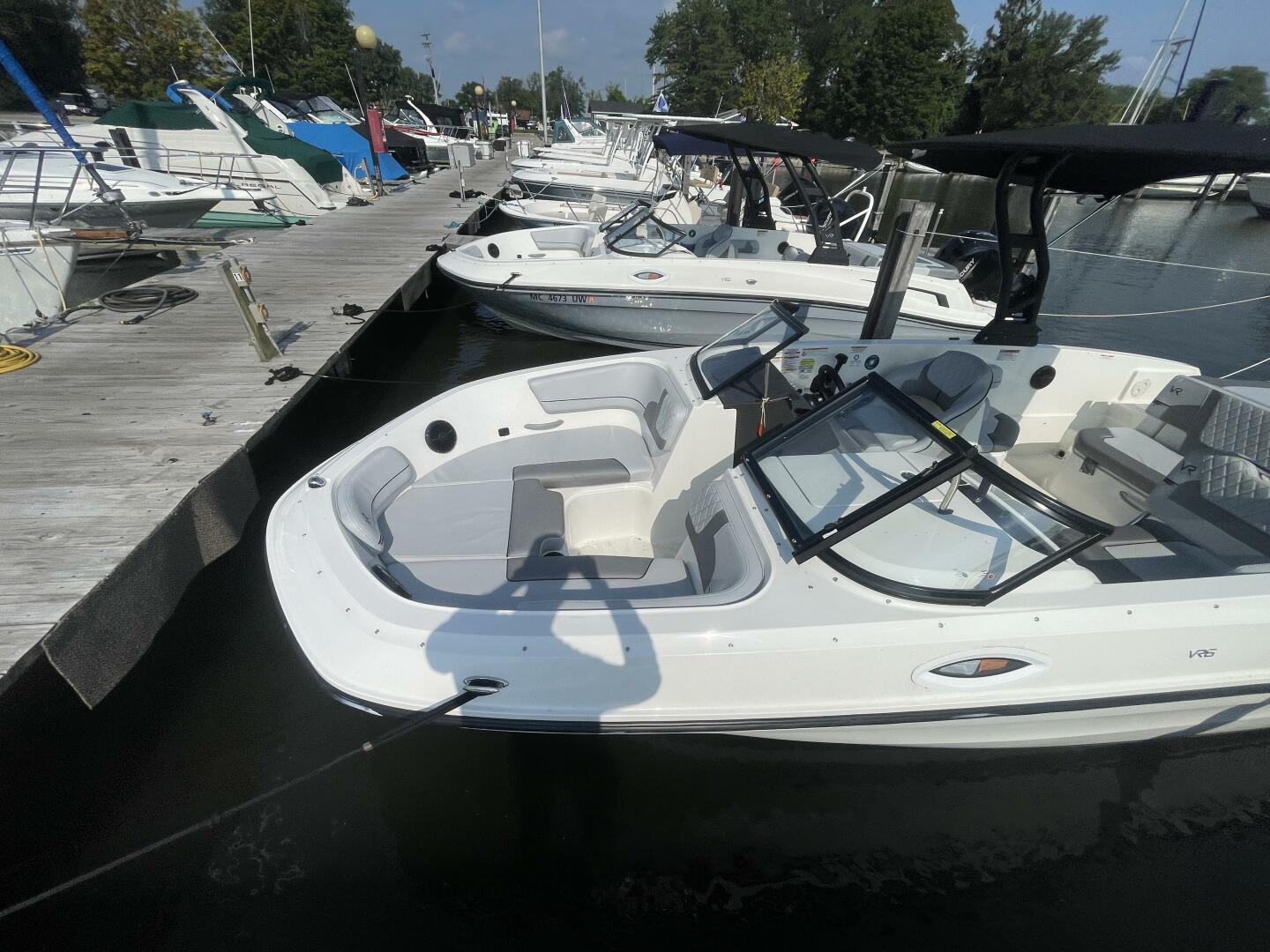 Slide: The Image of Bayliner VR6 Bowrider Outboard 2023 - 4906317