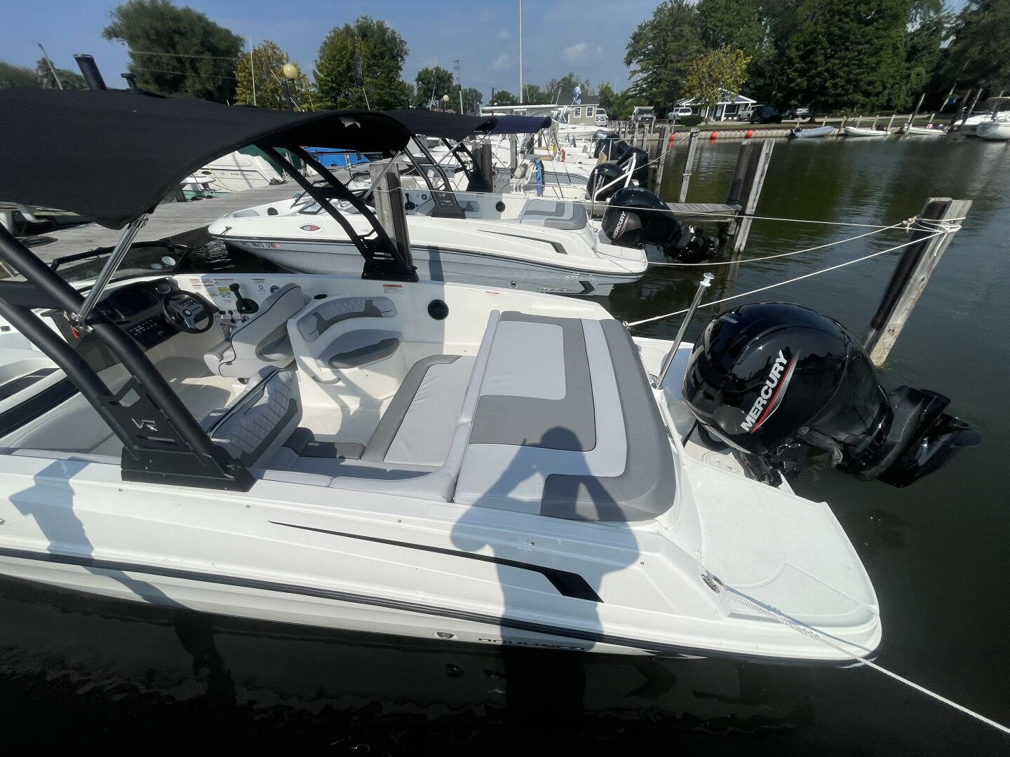 Slide: The Image of Bayliner VR6 Bowrider Outboard 2023 - 4906319