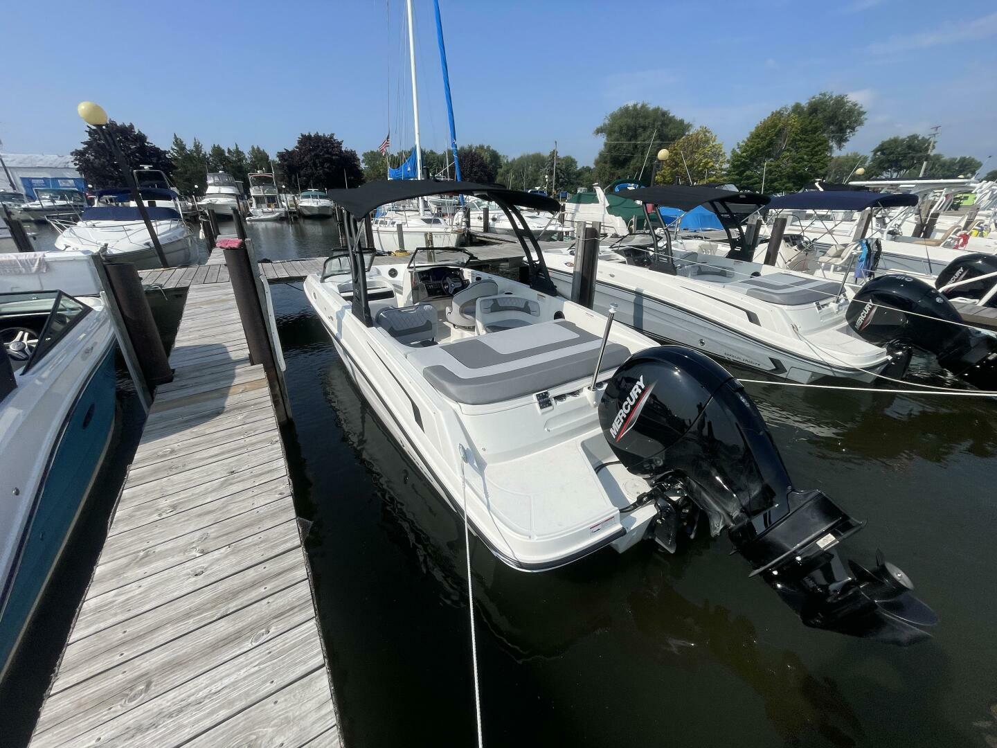 Slide: The Image of Bayliner VR6 Bowrider Outboard 2023 - 4906320