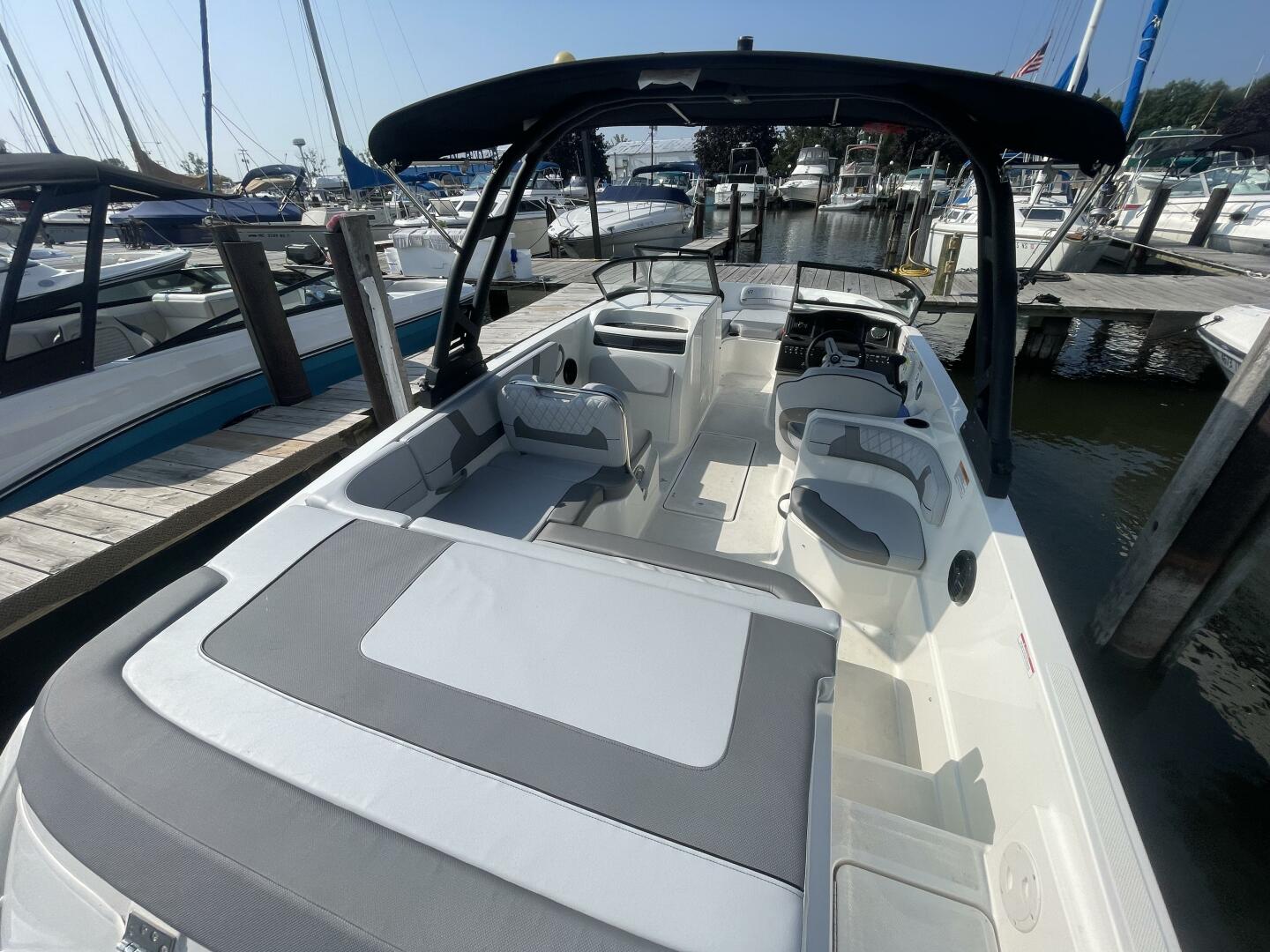 Slide: The Image of Bayliner VR6 Bowrider Outboard 2023 - 4906322