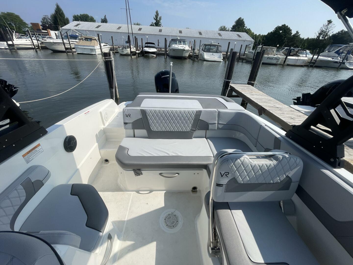 Slide: The Image of Bayliner VR6 Bowrider Outboard 2023 - 4906324