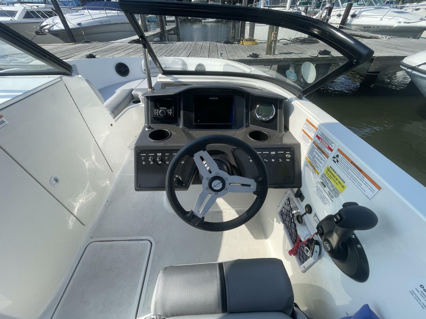 Slide: The Image of Bayliner VR6 Bowrider Outboard 2023 - 4906326