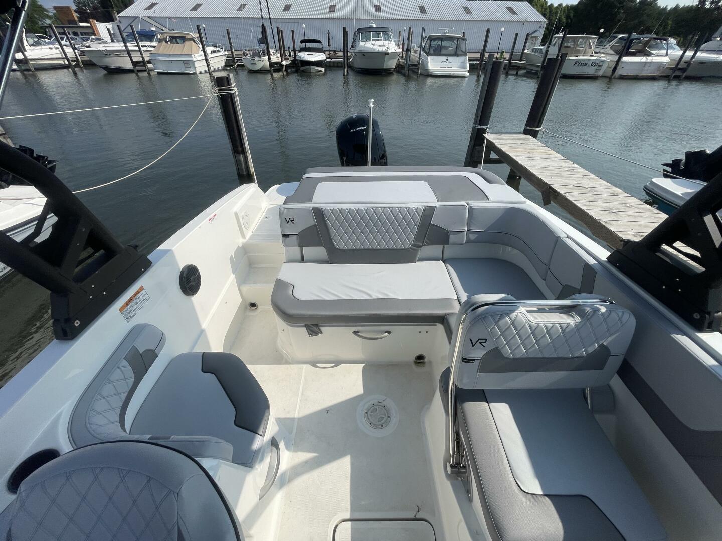Slide: The Image of Bayliner VR6 Bowrider Outboard 2023 - 4906327