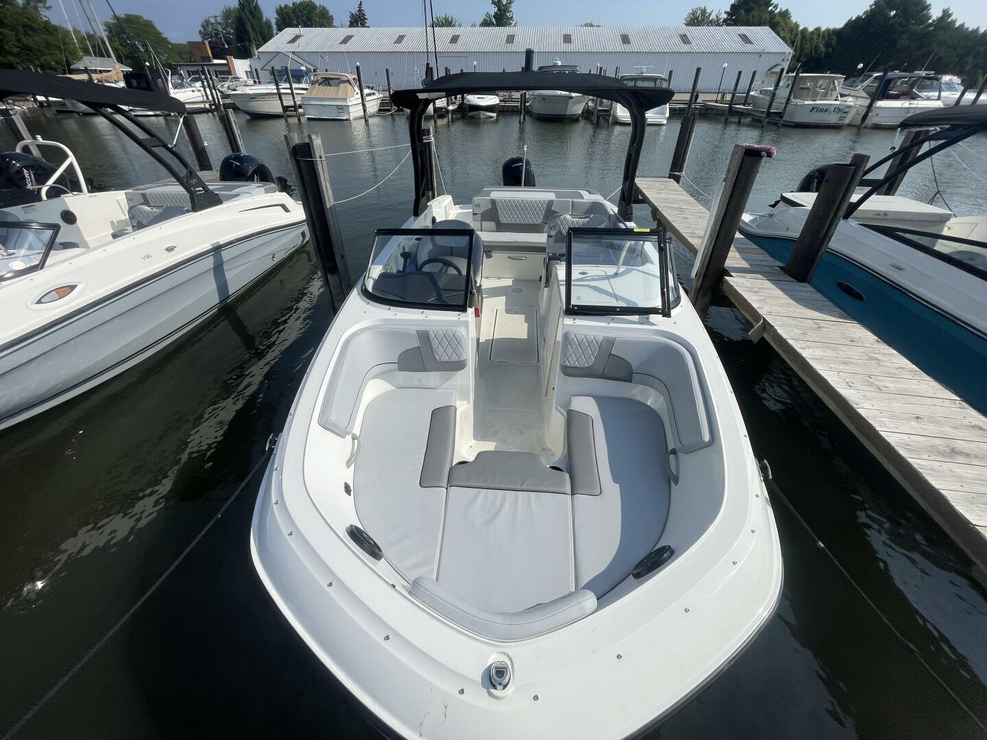 Slide: The Image of Bayliner VR6 Bowrider Outboard 2023 - 4906329