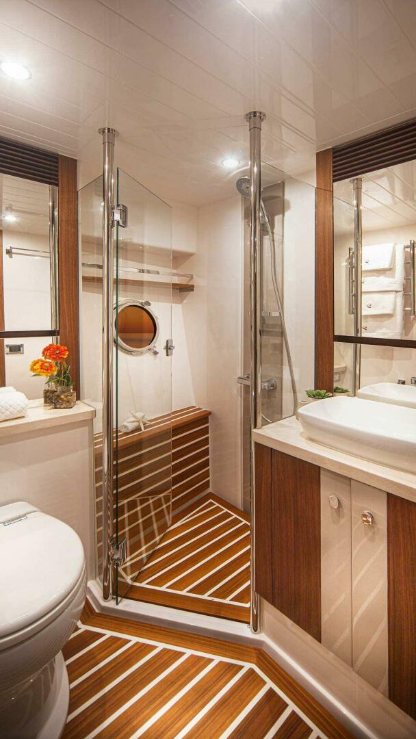 Slide: The Image of Belize 66 Daybridge VIP Stateroom Ensuite 01 - 3944400