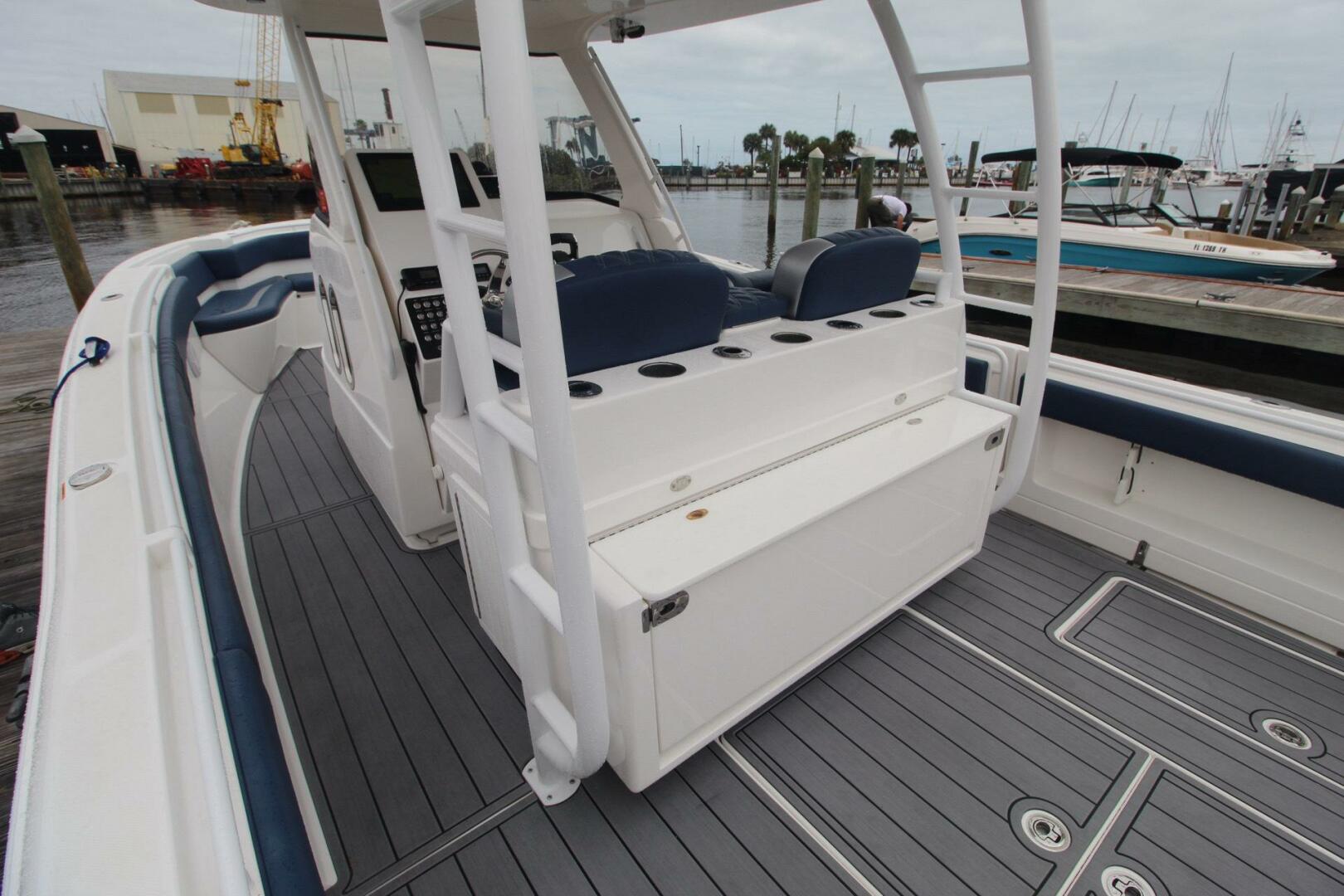 Slide: The Image of Belzona 32 CC Ohana - Cockpit 2020 Belzona 32 CC Ohana - 4185346