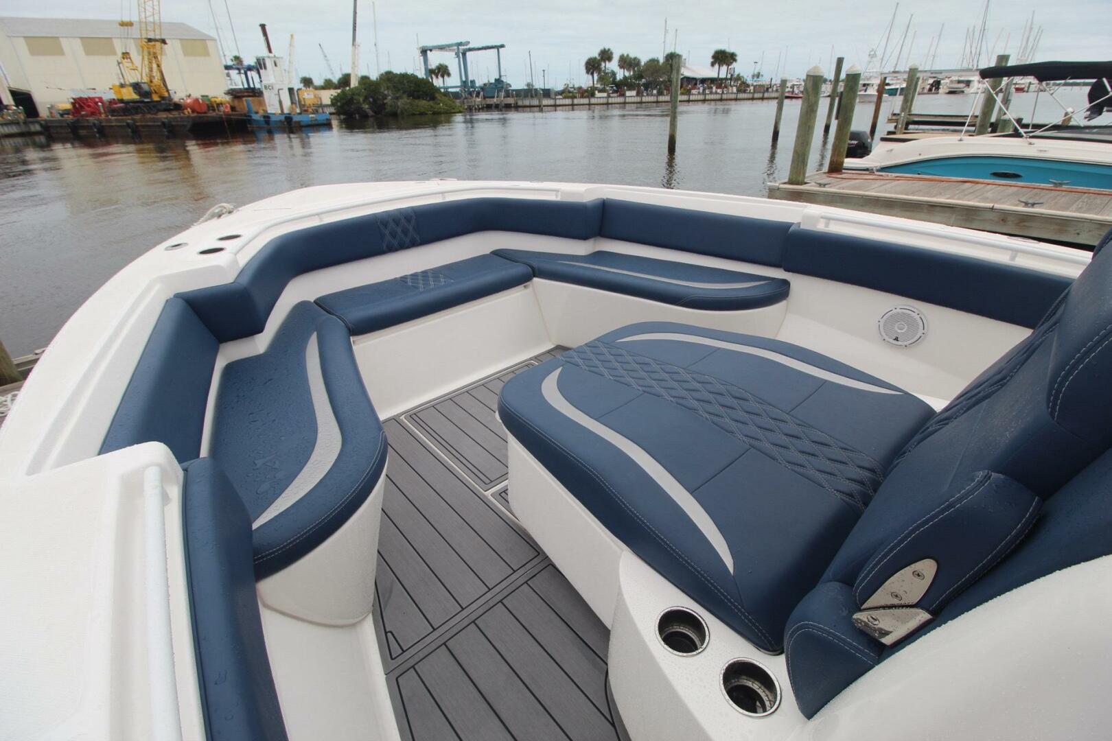 Slide: The Image of Belzona 32 CC Ohana - Cockpit 2020 Belzona 32 CC Ohana - 4185347