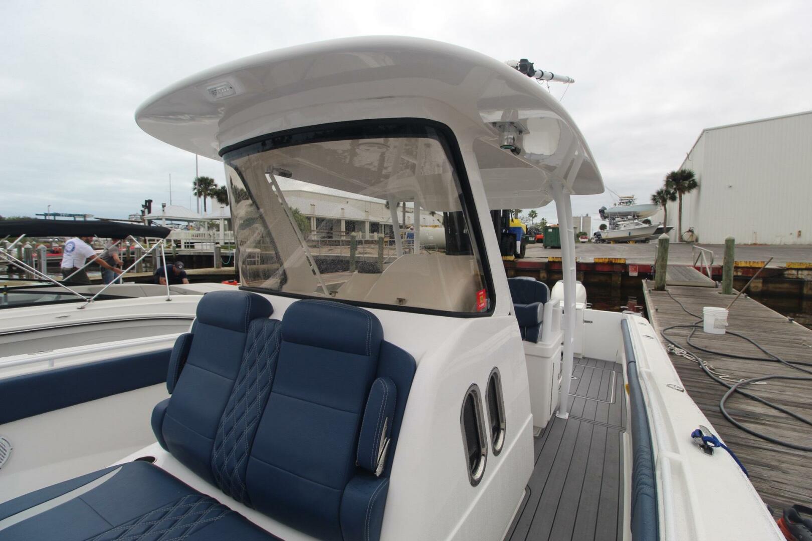 Slide: The Image of Belzona 32 CC Ohana - Seating 2020 Belzona 32 CC Ohana - 4185348