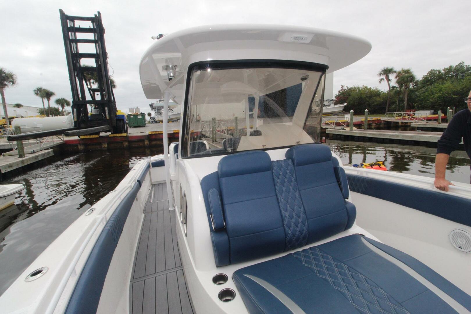 Slide: The Image of Belzona 32 CC Ohana - Seating 2020 Belzona 32 CC Ohana - 4185350