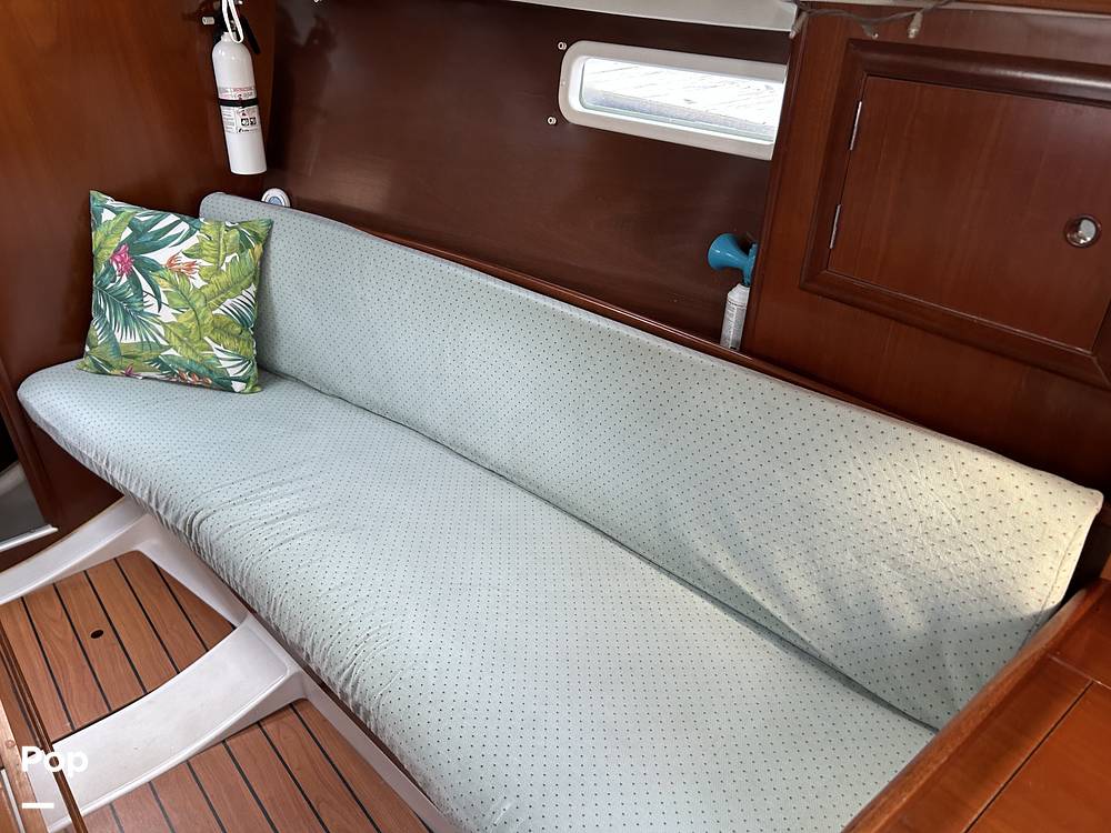 Slide: The Image of Beneteau 311 2004 - 15347677