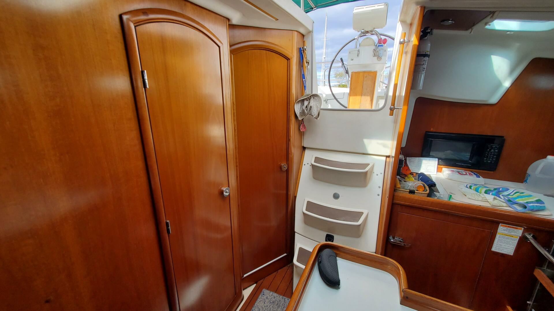 Slide: The Image of Beneteau 361 2000 - 3954041