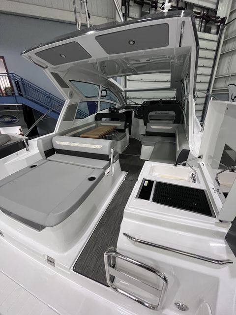 Slide: The Image of Beneteau 36OB 2023 - 10