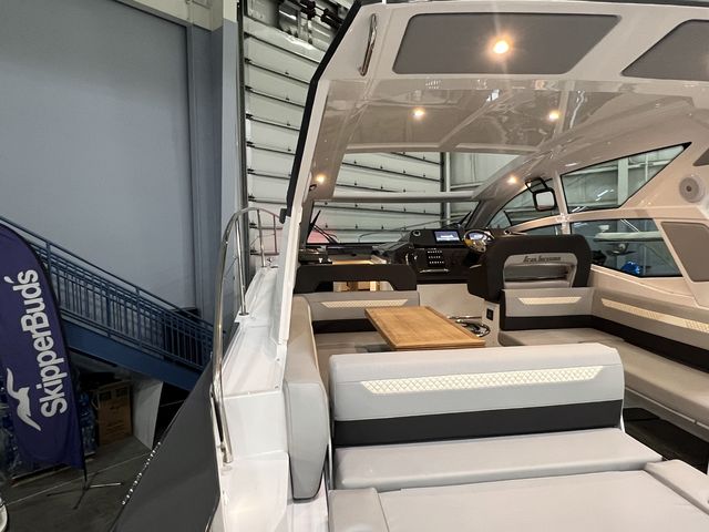 Slide: The Image of Beneteau 36OB 2023 - 11