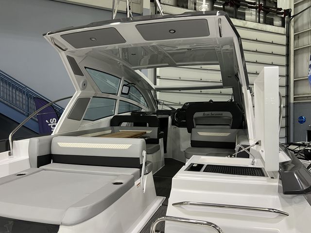 Slide: The Image of Beneteau 36OB 2023 - 12