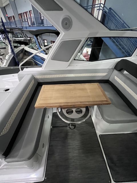 Slide: The Image of Beneteau 36OB 2023 - 14