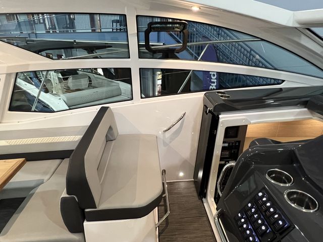 Slide: The Image of Beneteau 36OB 2023 - 17