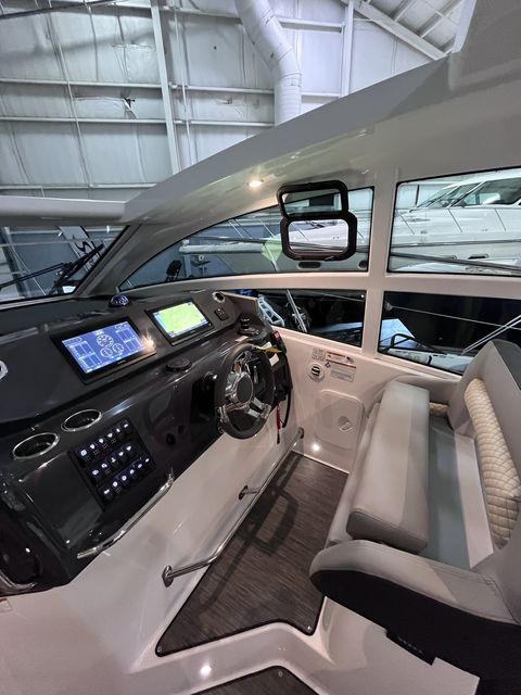 Slide: The Image of Beneteau 36OB 2023 - 18