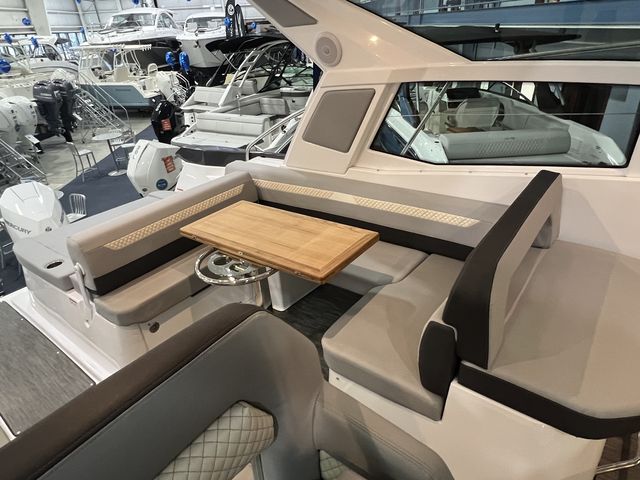 Slide: The Image of Beneteau 36OB 2023 - 8