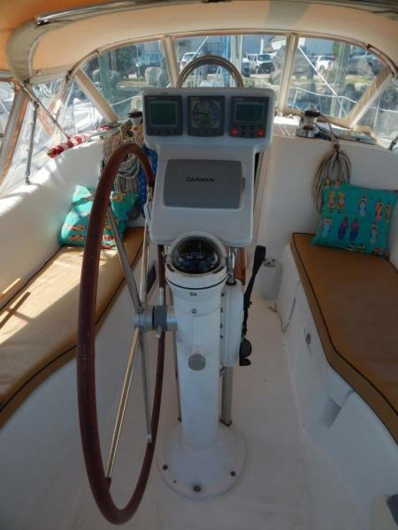 Slide: The Image of Beneteau 373 2004 - 5143470