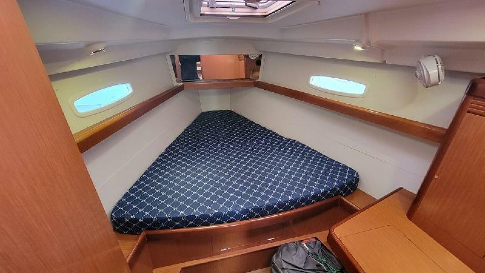 Slide: The Image of Beneteau 40 2010 - 5093258