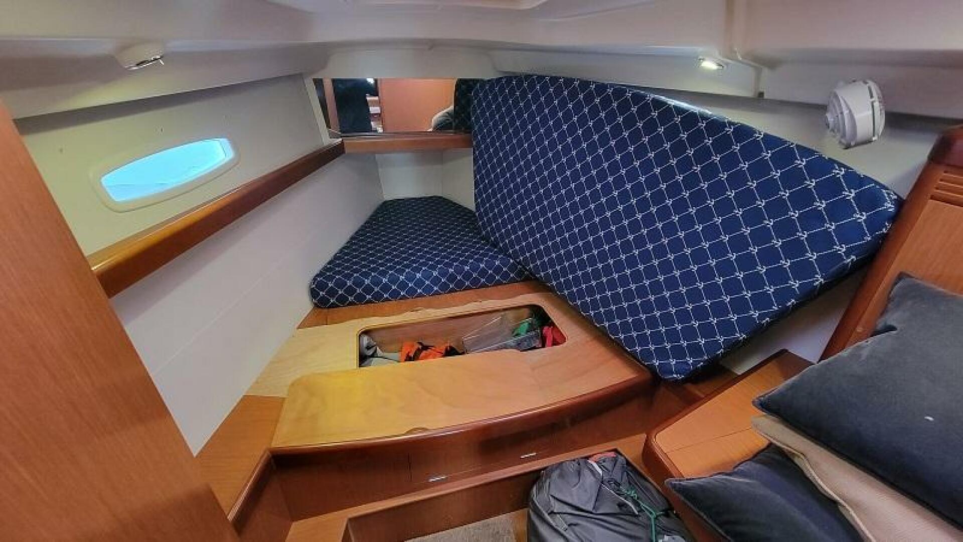 Slide: The Image of Beneteau 40 2010 - 5093259
