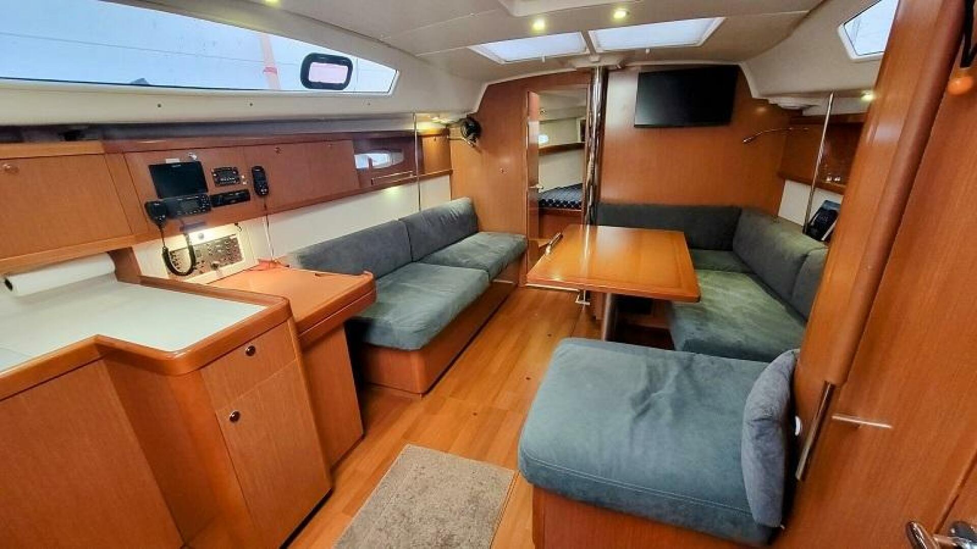 Slide: The Image of Beneteau 40 2010 - 5093262