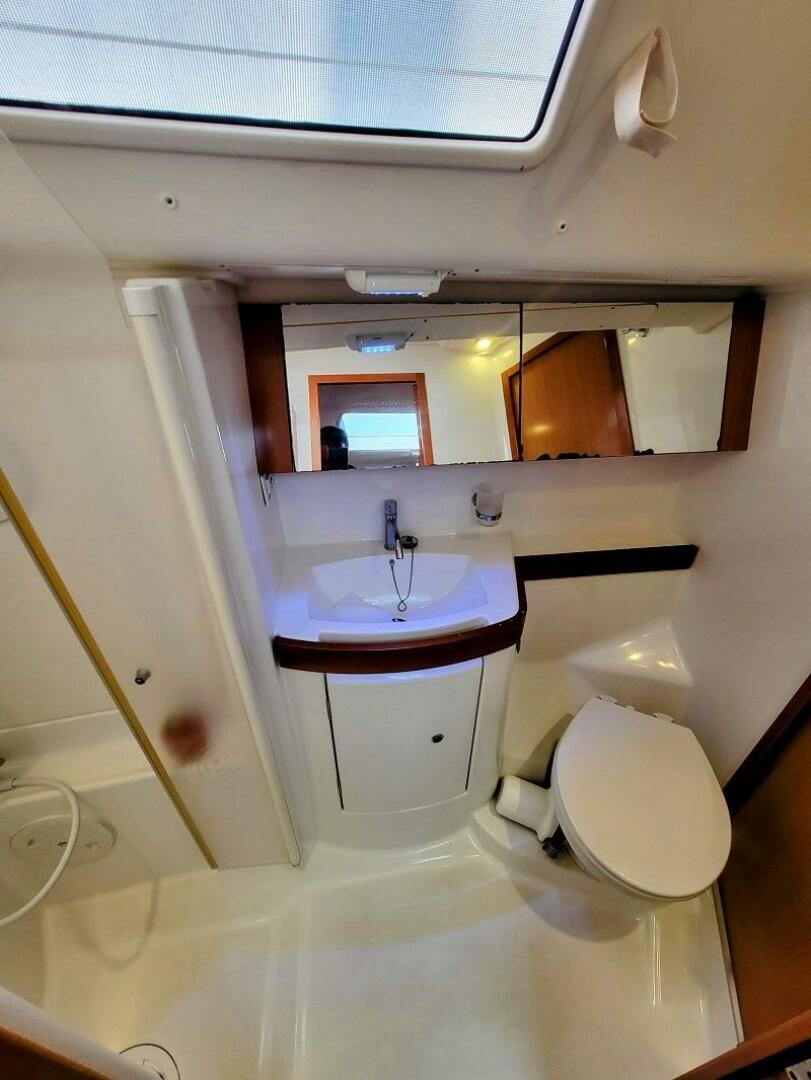 Slide: The Image of Beneteau 40 2010 - 5093268
