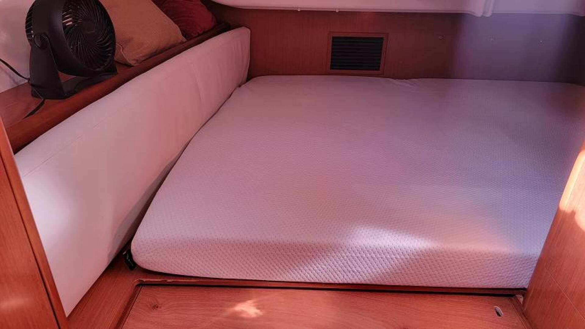 Slide: The Image of Beneteau 40 2010 - 5093269