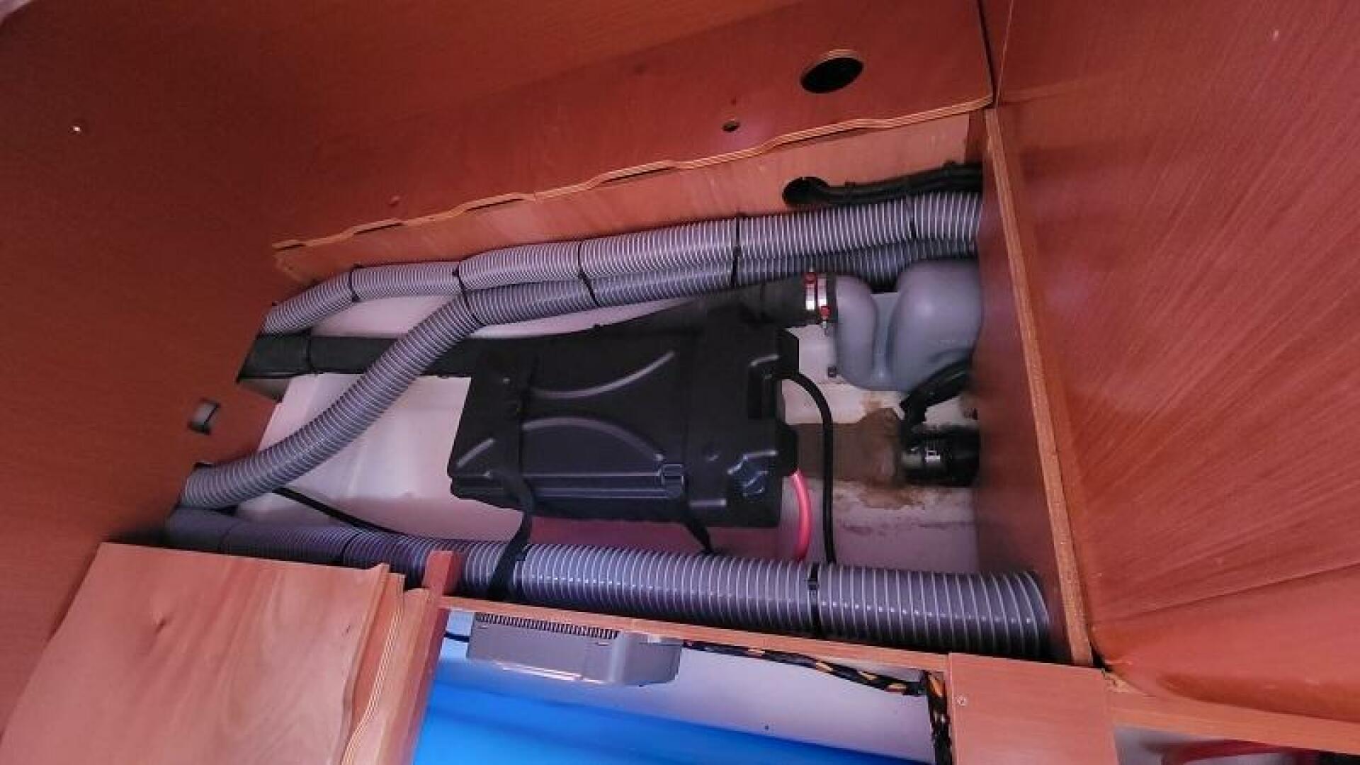 Slide: The Image of Beneteau 40 2010 - 5093271
