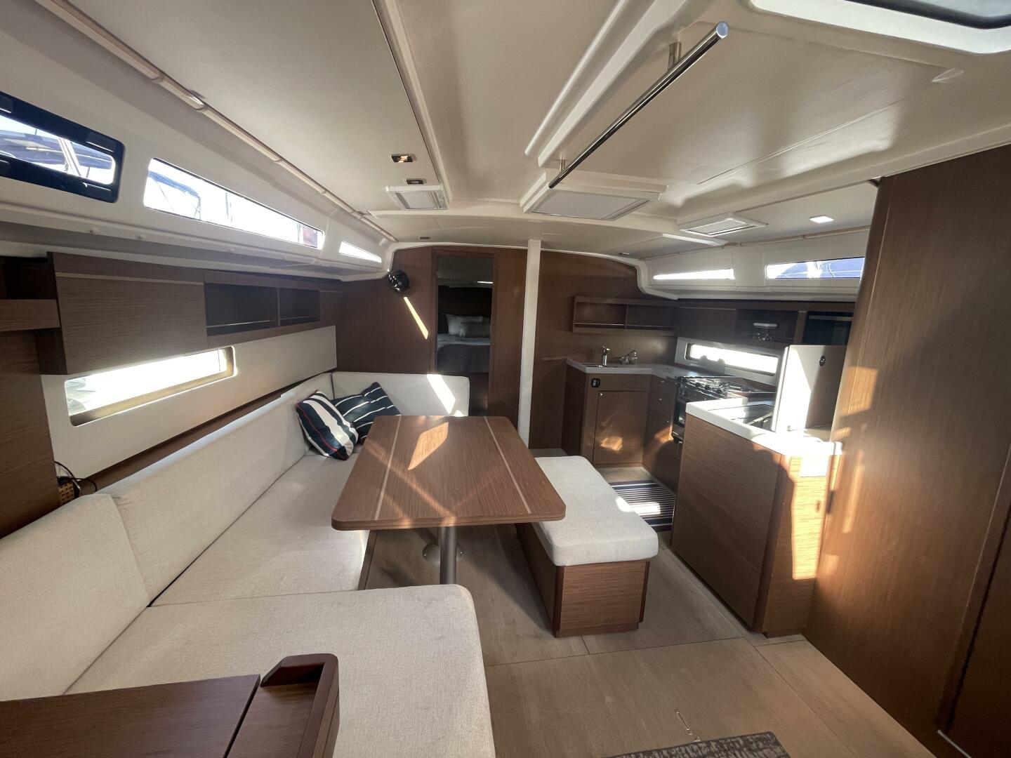 Slide: The Image of Beneteau 42 2022 - 4234671