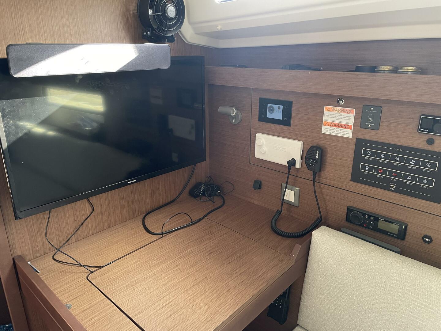 Slide: The Image of Beneteau 42 2022 - 4234629
