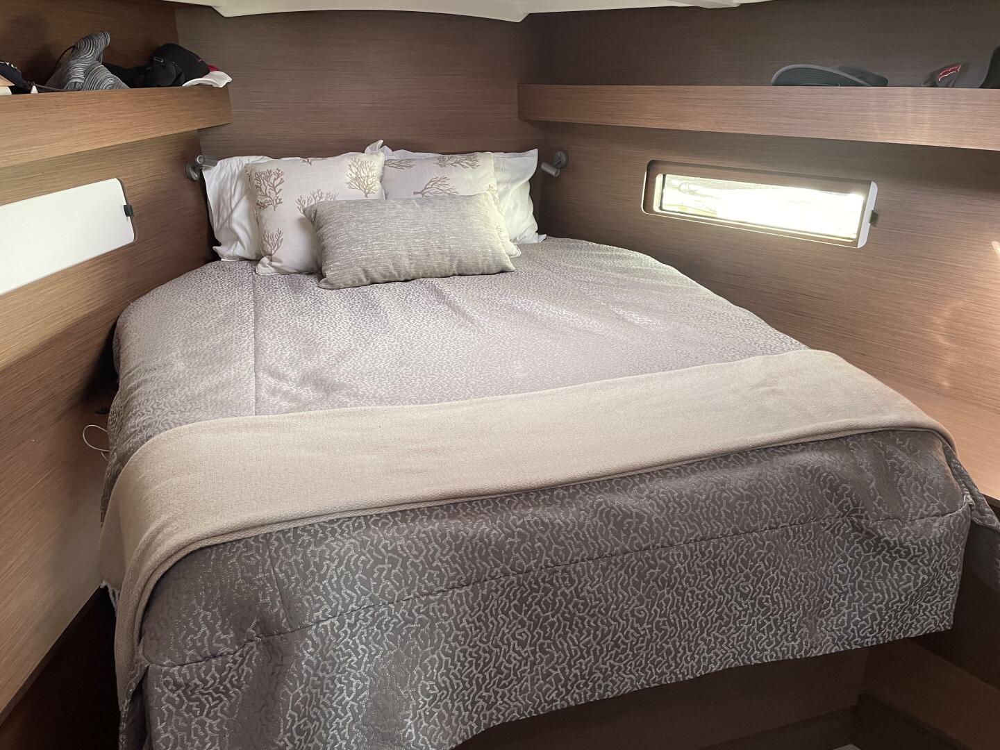 Slide: The Image of Beneteau 42 2022 - 4234633
