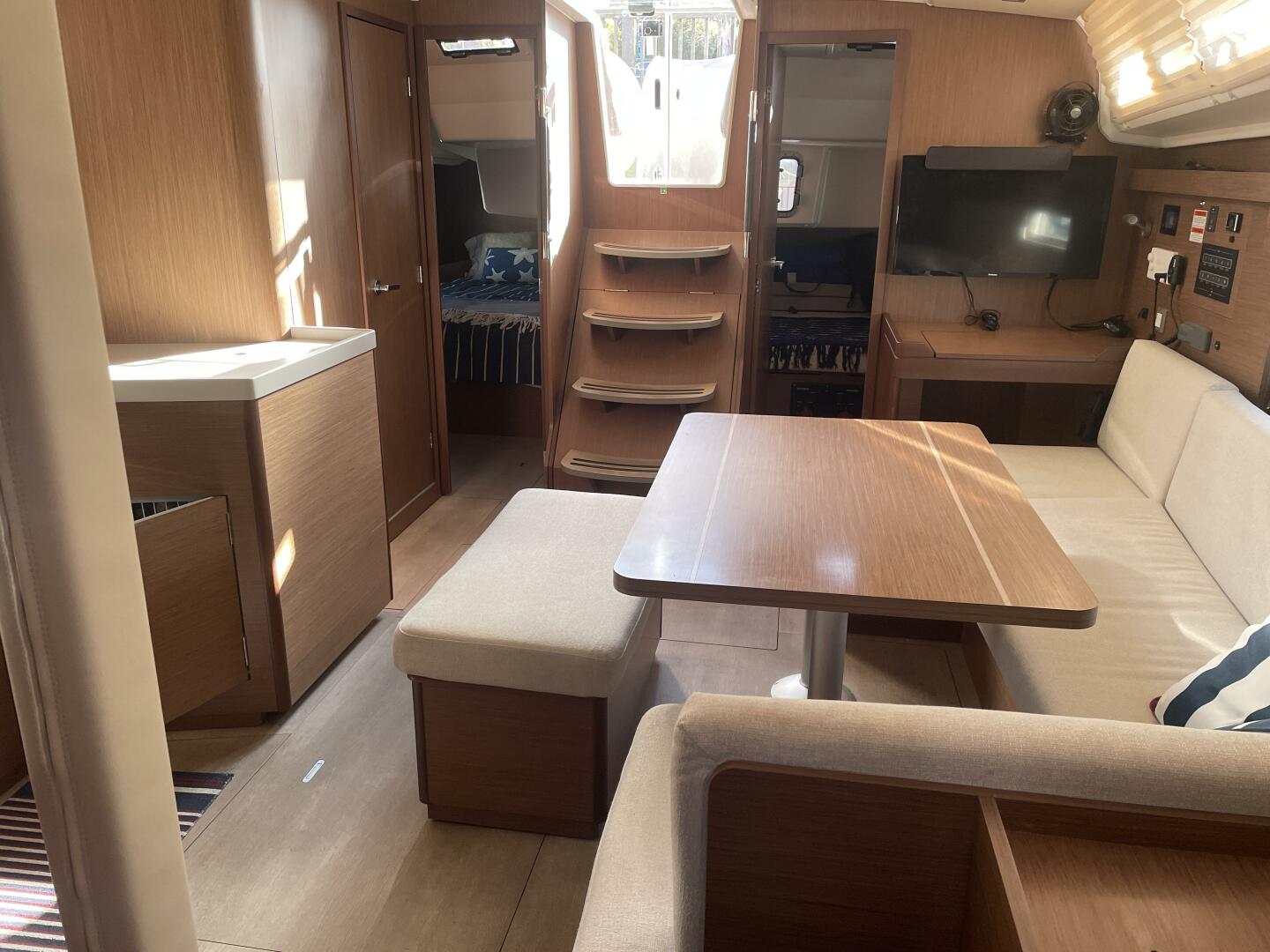 Slide: The Image of Beneteau 42 2022 - 4234677