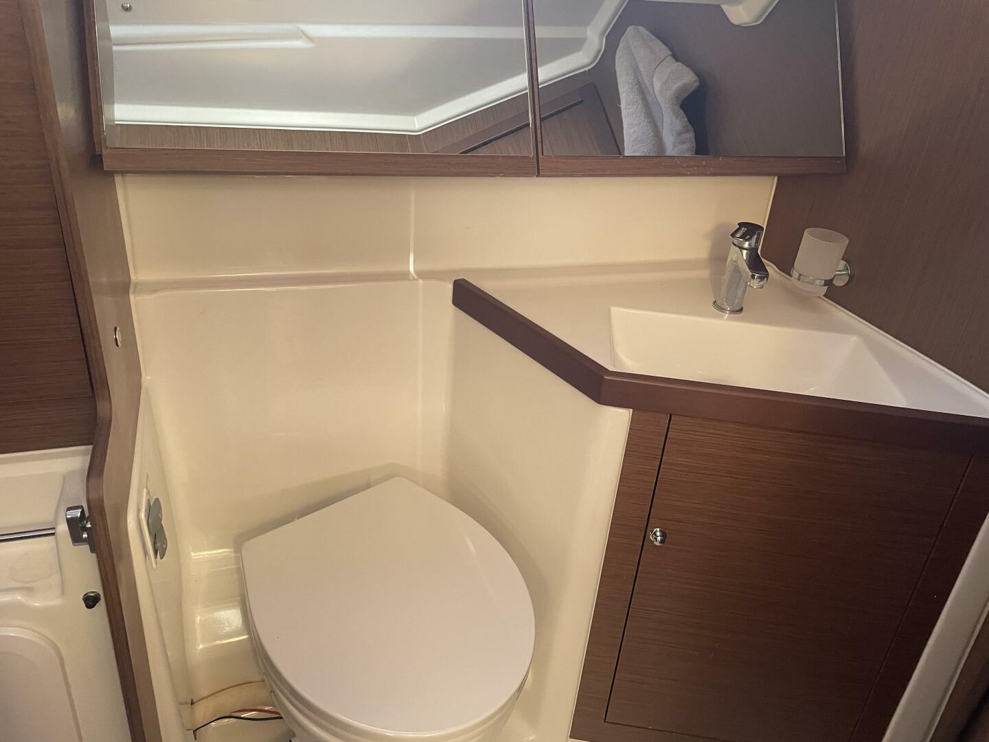 Slide: The Image of Beneteau 42 2022 - 4234674