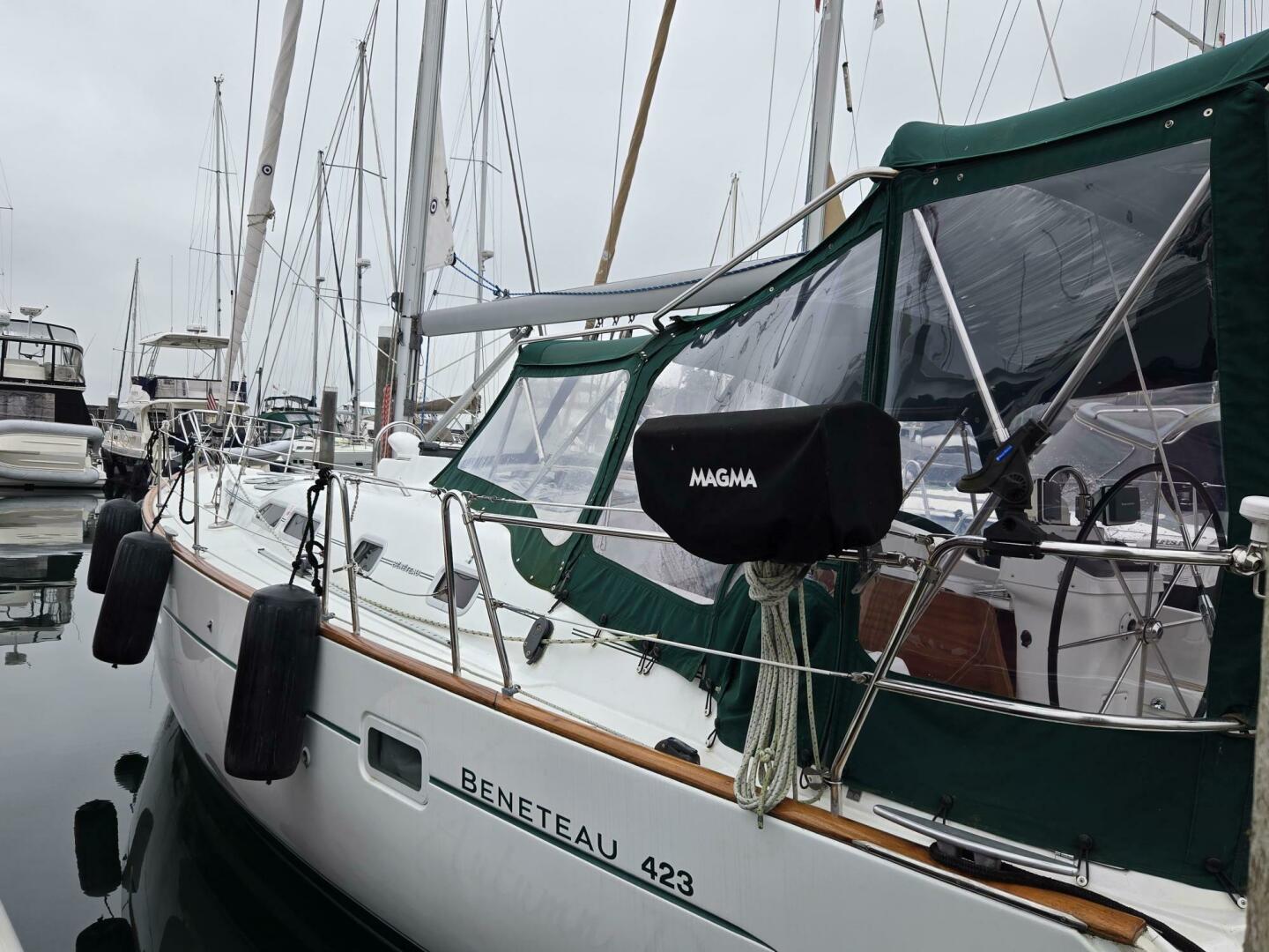 Slide: The Image of Beneteau 423 Full Enclosure & Magma BBQ - 12