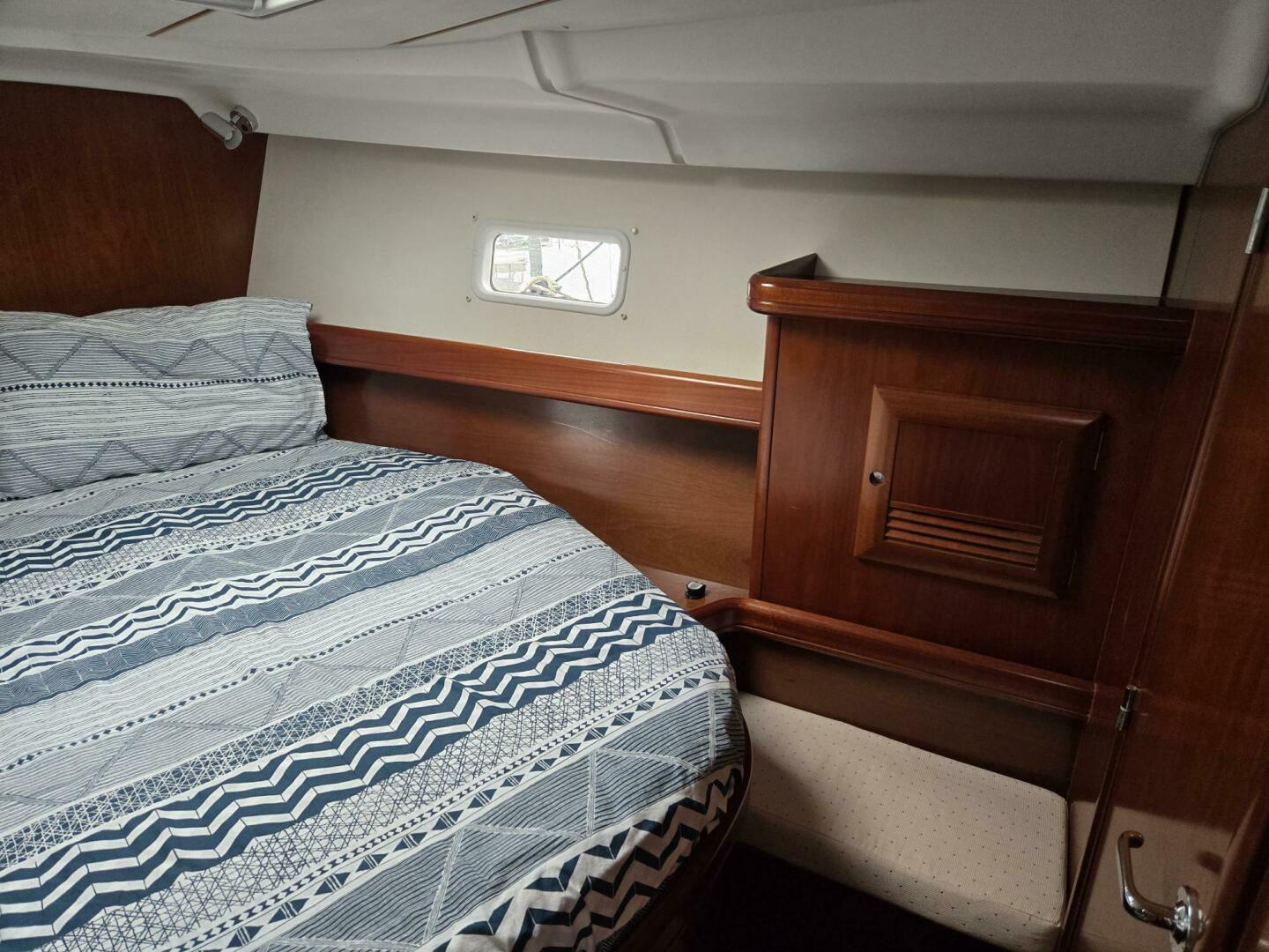 Slide: The Image of Main Cabin - 21