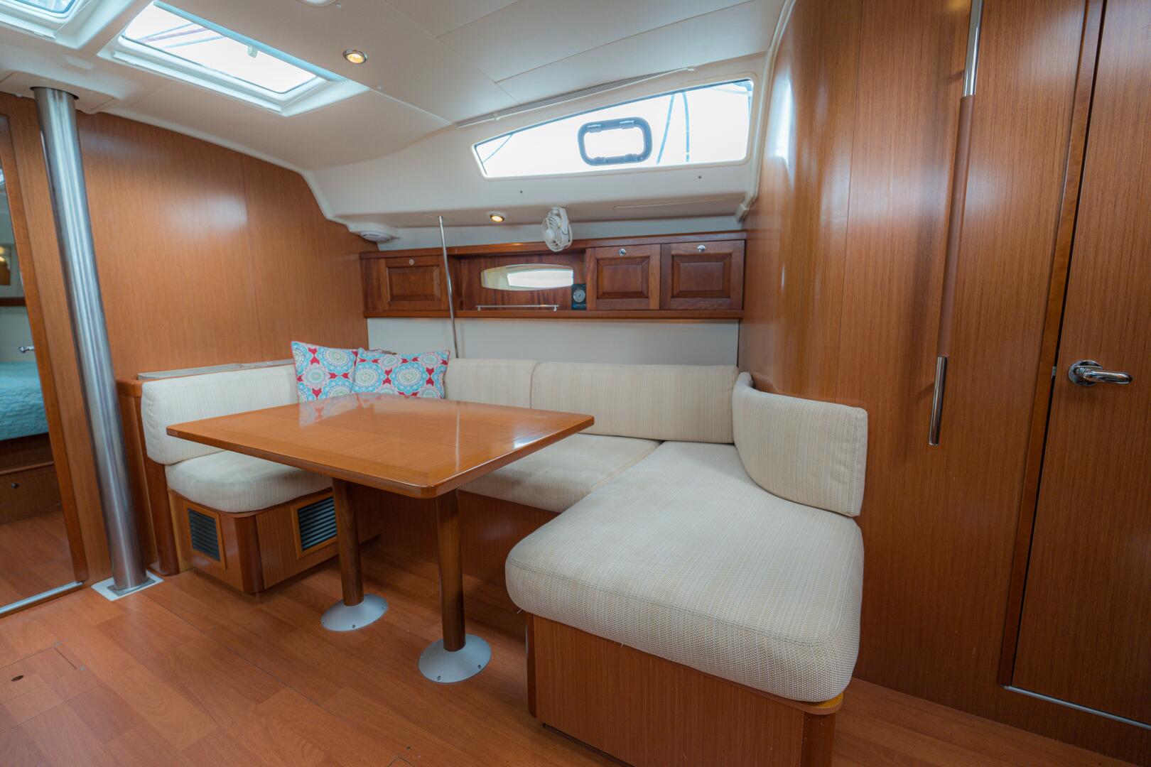 Slide: The Image of Beneteau 43 2008 - 5339589
