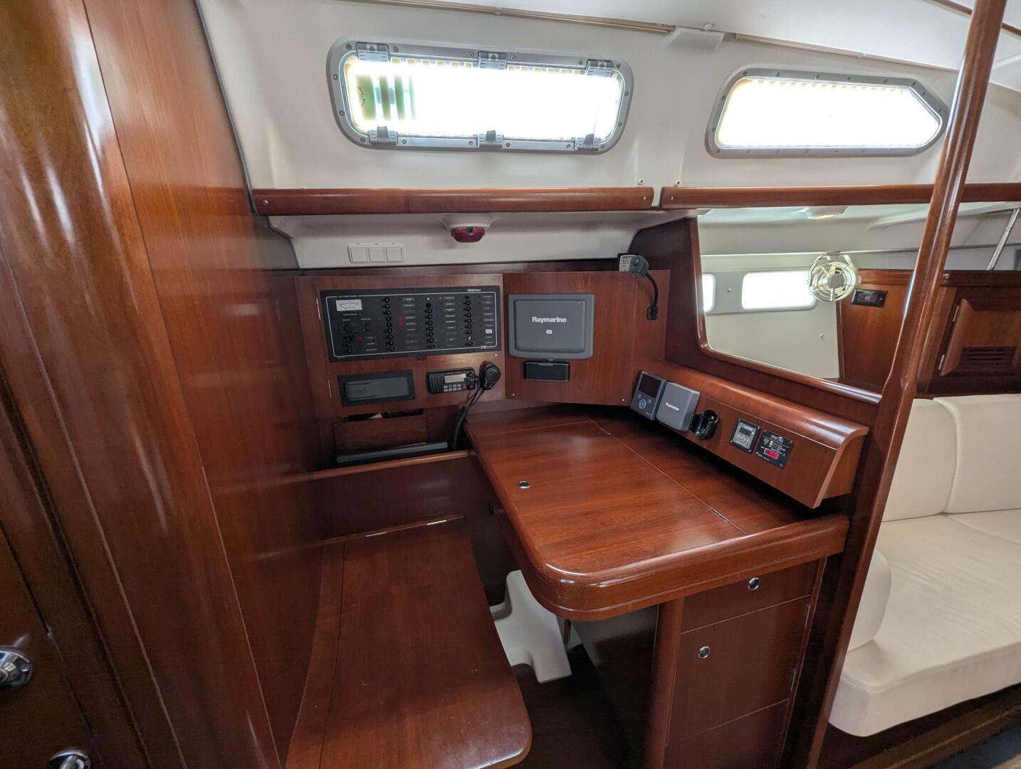 Slide: The Image of Beneteau 473 2006 - 8