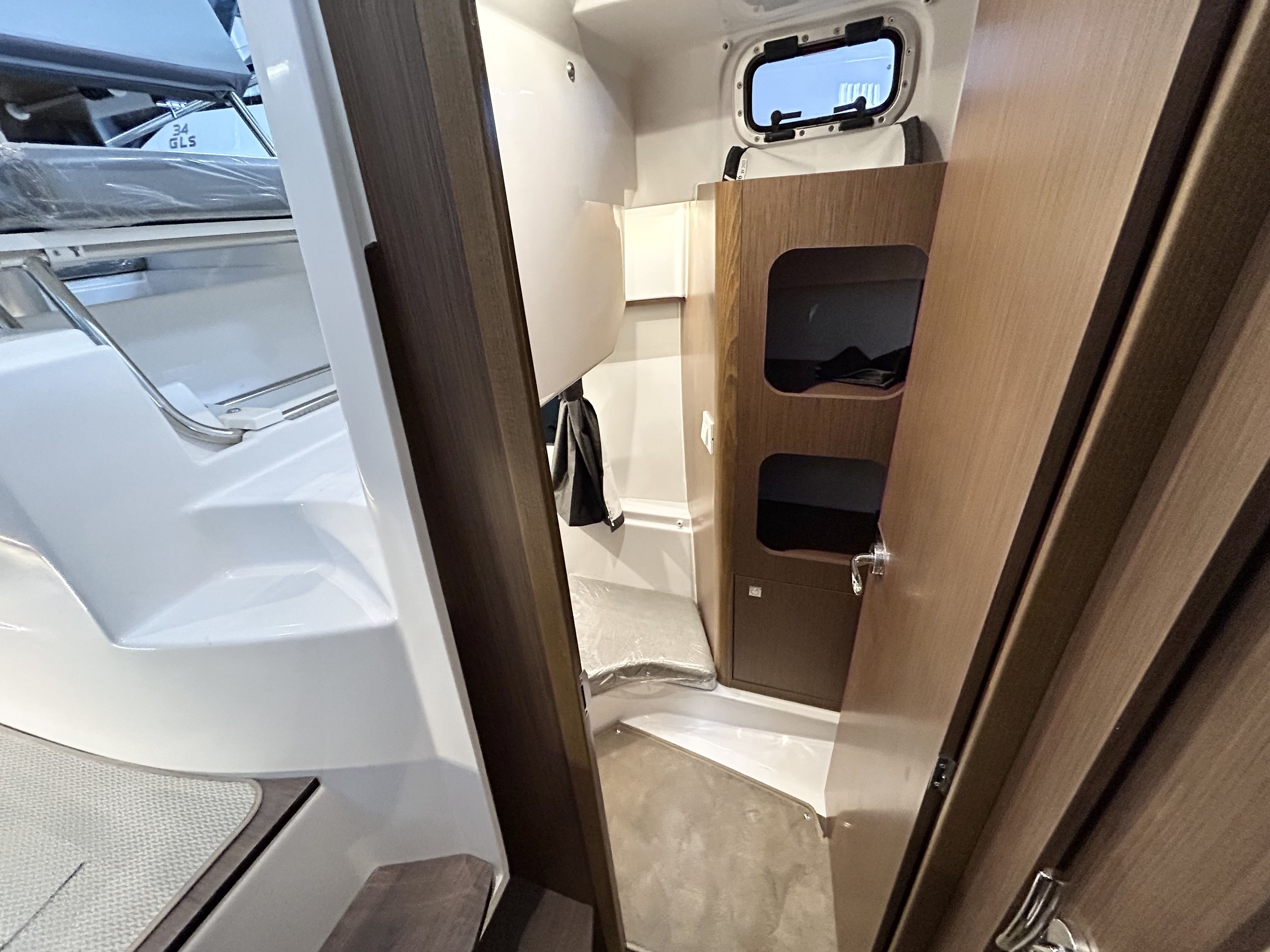 Slide: The Image of Beneteau 9 OB 2024 - 17