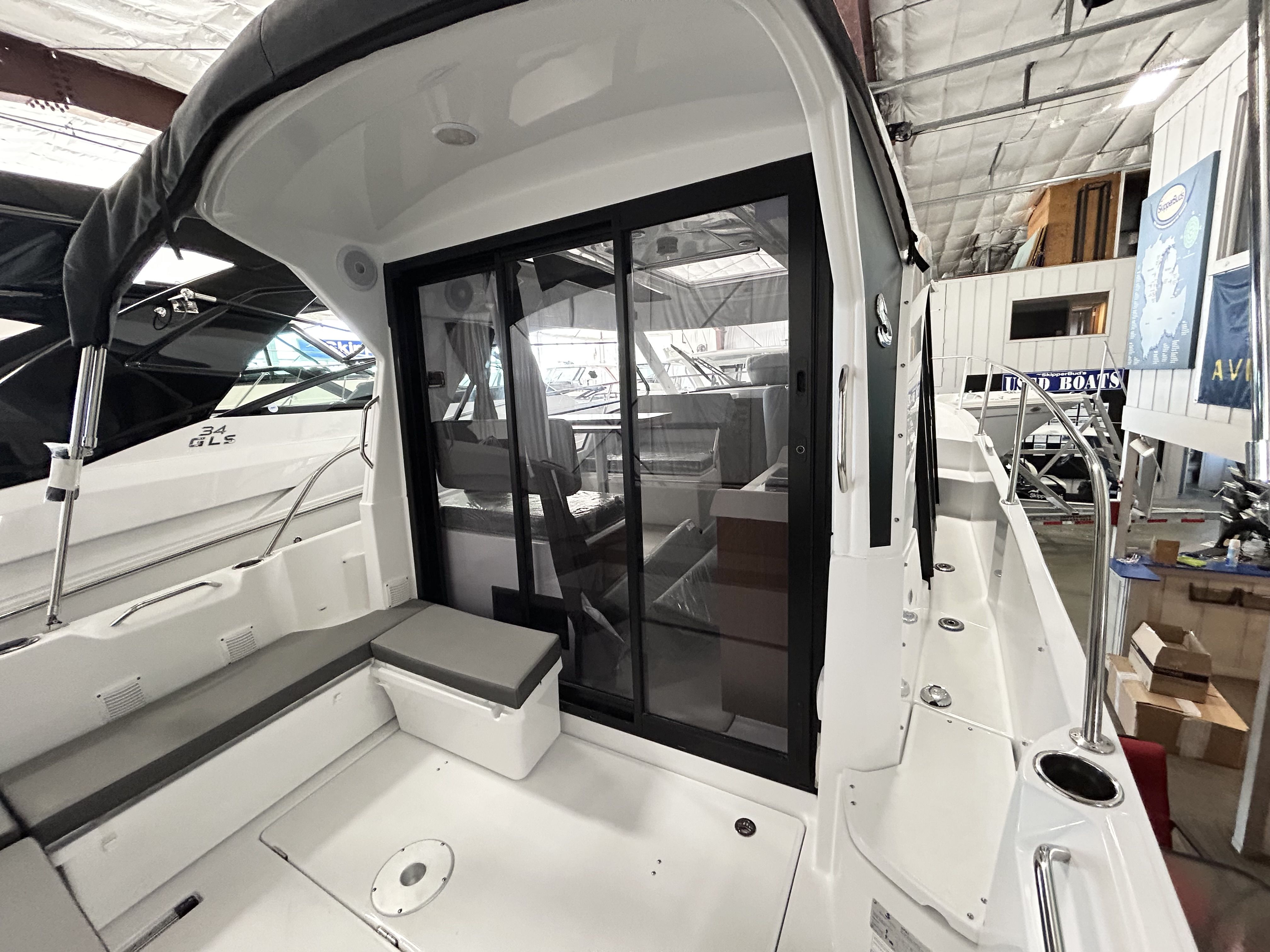 Slide: The Image of Beneteau 9 OB 2024 - 7