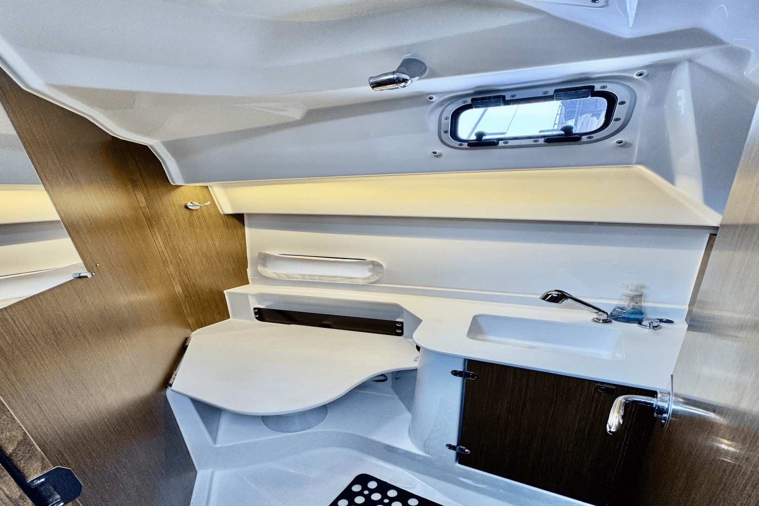 Slide: The Image of Beneteau ANATARES 9 2021 - 27