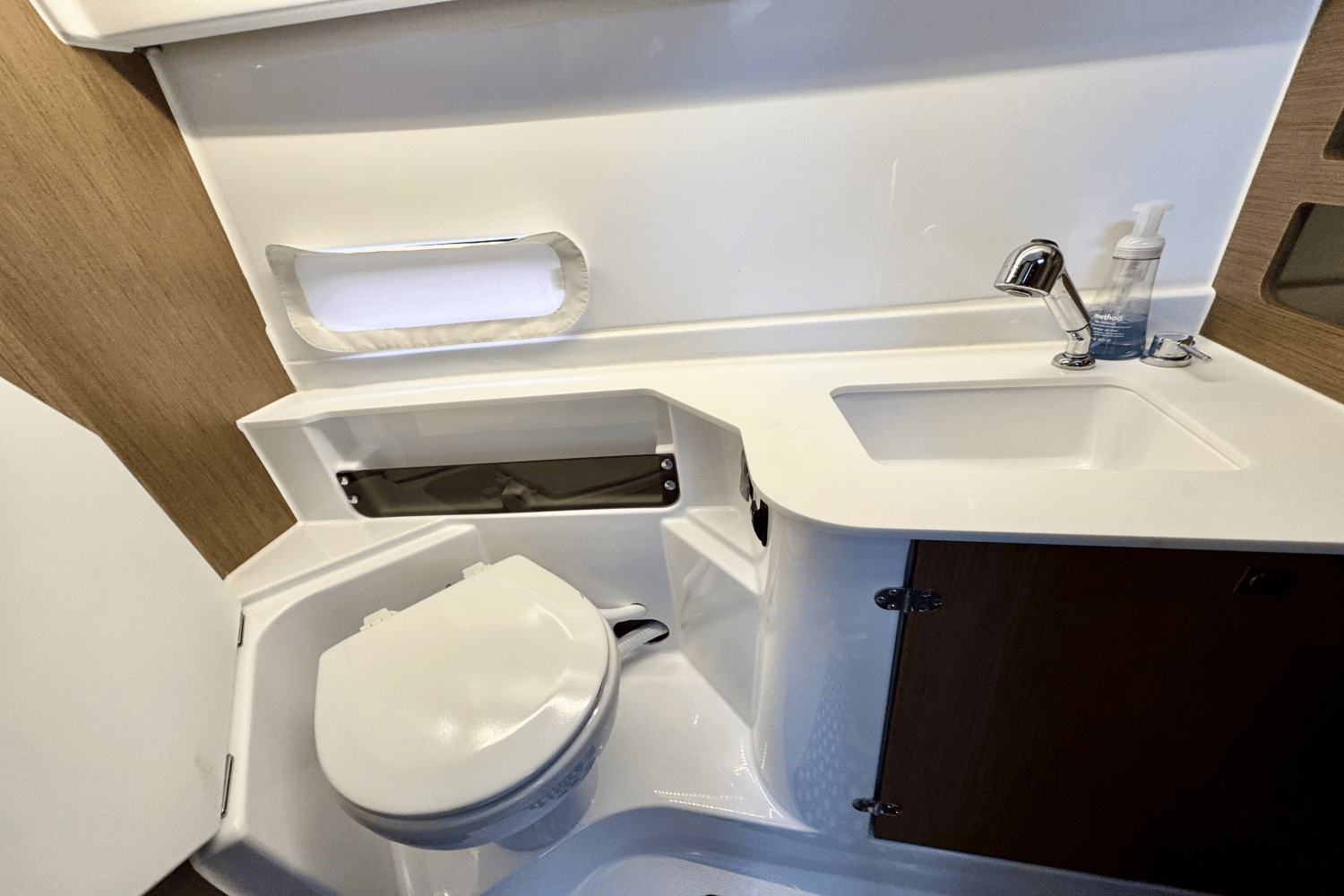 Slide: The Image of Beneteau ANATARES 9 2021 - 28